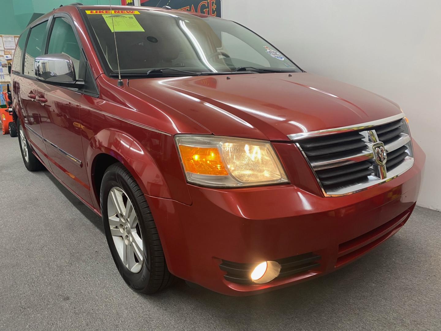 2008 RED /Tan Dodge Caravan (2D8HN54X08R) , located at 533 S West End Blvd., Quakertown, PA, 18951, (877) 257-4995, 40.343994, -75.303604 - Photo#2